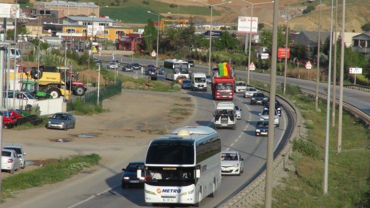 'Kilit kavşak'ta trafik yoğunluğu devam ediyor
