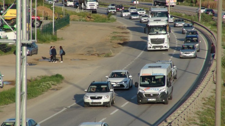 'Kilit kavşak'ta trafik yoğunluğu devam ediyor