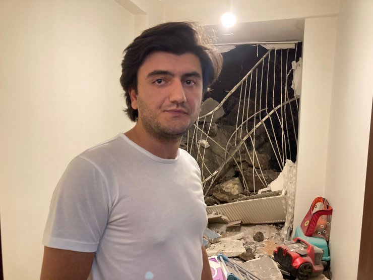 Kopan kaya parçası evin üzerine düştü