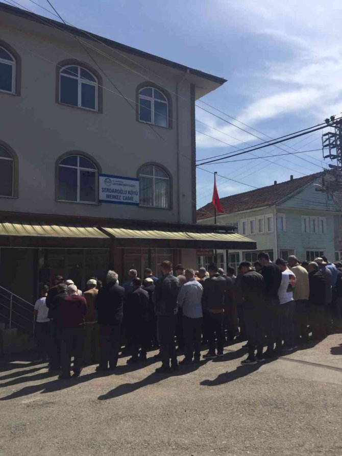 Oğlunu öldürmeye çalışıp, cezaevinde intihar eden baba toprağa verildi