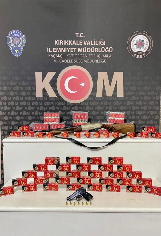 Ruhsatsız av tüfeği ve tabanca ele geçirildi
