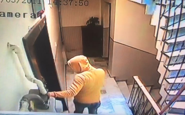 Telefon dolandırıcıları güvenlik kamerasında