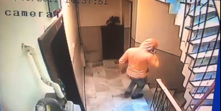 Telefon dolandırıcıları güvenlik kamerasında