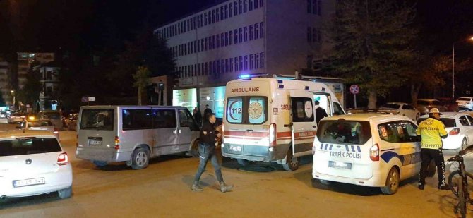 Ticari araç otomobille çarpıştı: 1 yaralı