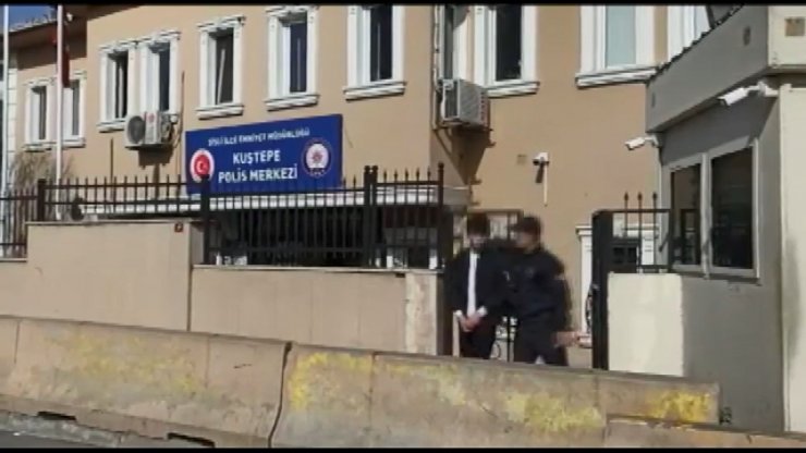 Turistin cep telefonunu çaldı 