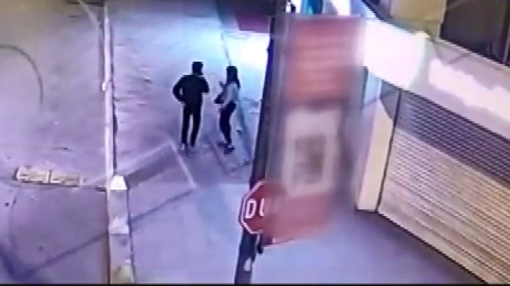 Turistin cep telefonunu çaldı 