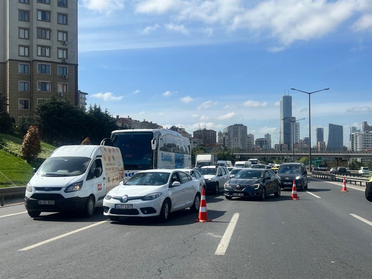 Direksiyon başında fenalaşan sürücü kaza yaptı