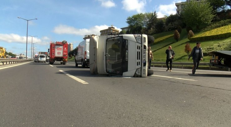 Direksiyon başında fenalaşan sürücü kaza yaptı