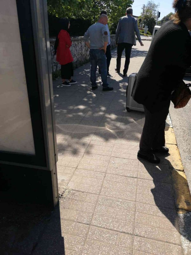 Durakta unutulan valiz, ekipleri harekete geçirdi