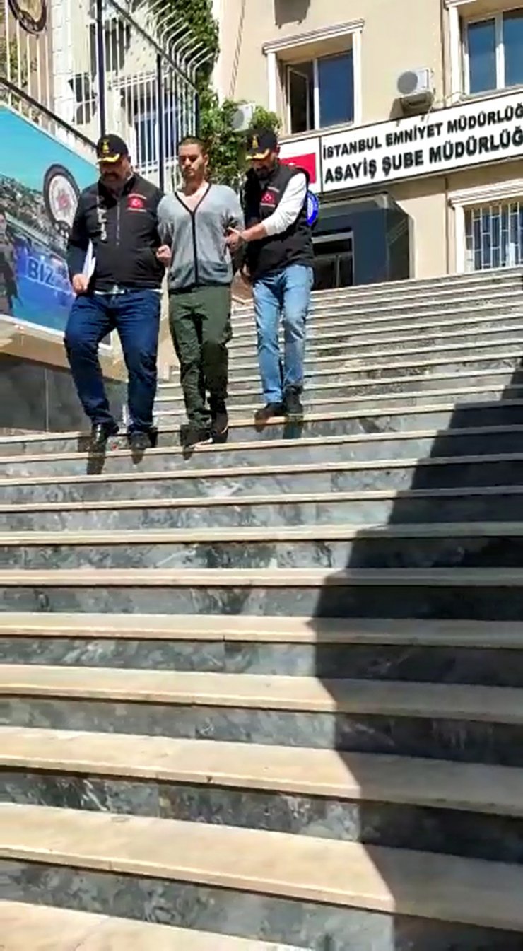 Evinin terasında 21 yerinden bıçaklanarak öldürülmüştü; katili kardeşi çıktı