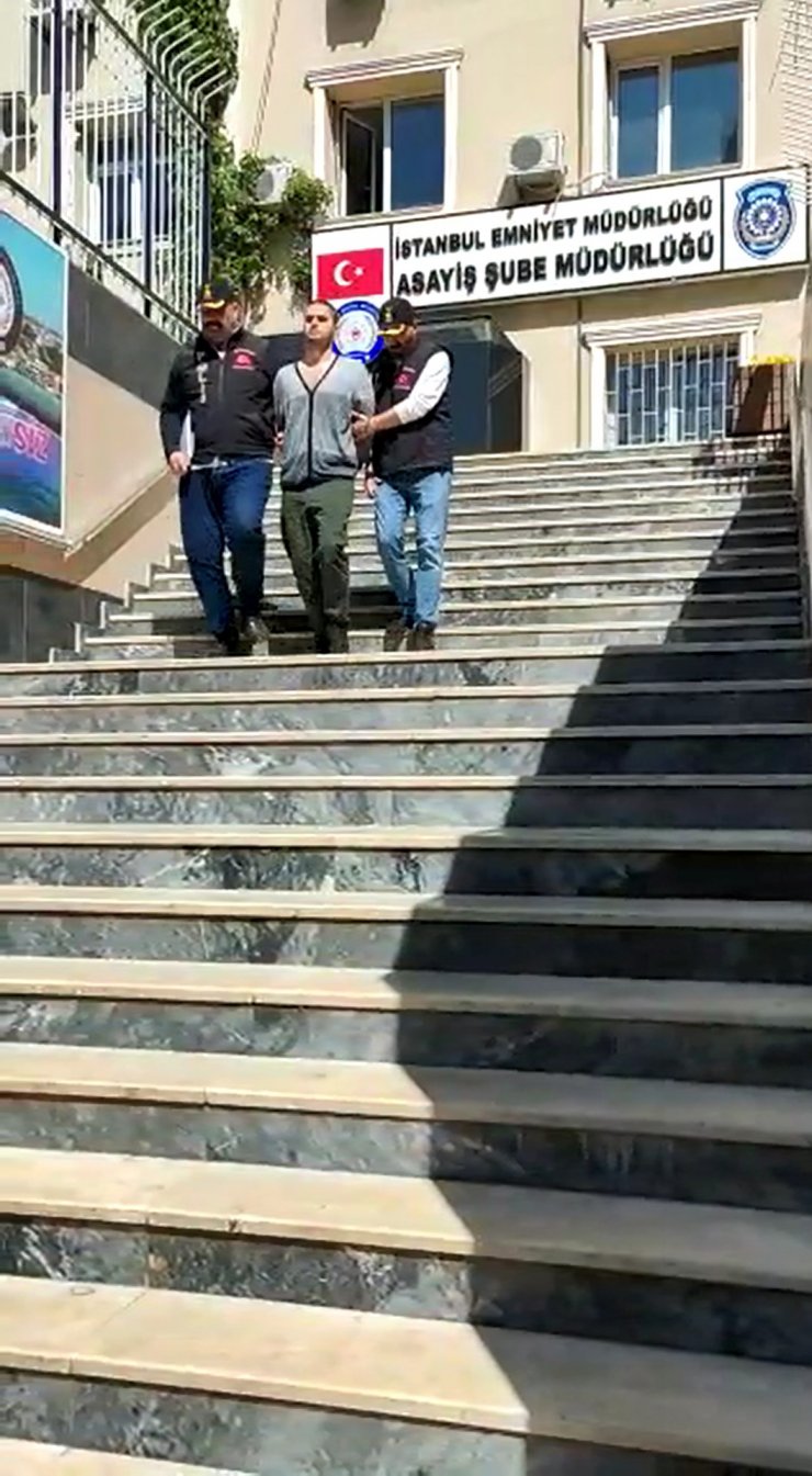 Evinin terasında 21 yerinden bıçaklanarak öldürülmüştü; katili kardeşi çıktı