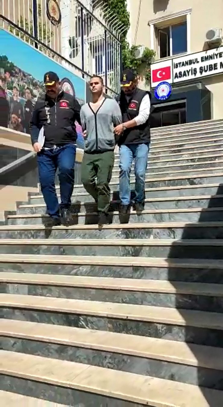 Evinin terasında 21 yerinden bıçaklanarak öldürülmüştü; katili kardeşi çıktı