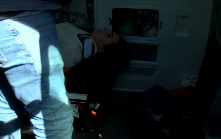 İki sokak kesişiminde kaza, 2 yaralı