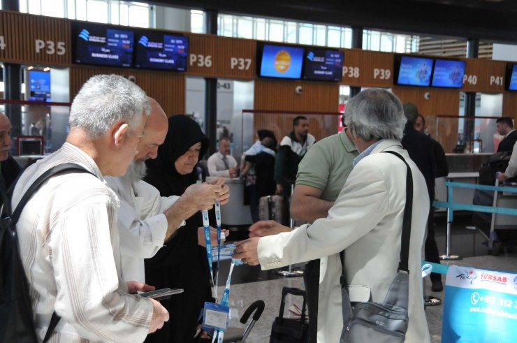 İki yıl aradan sonra umreciler kutsal topraklara gitti  