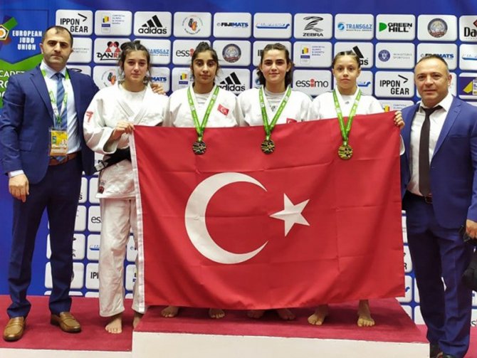 Judocudan gururlandıran başarı