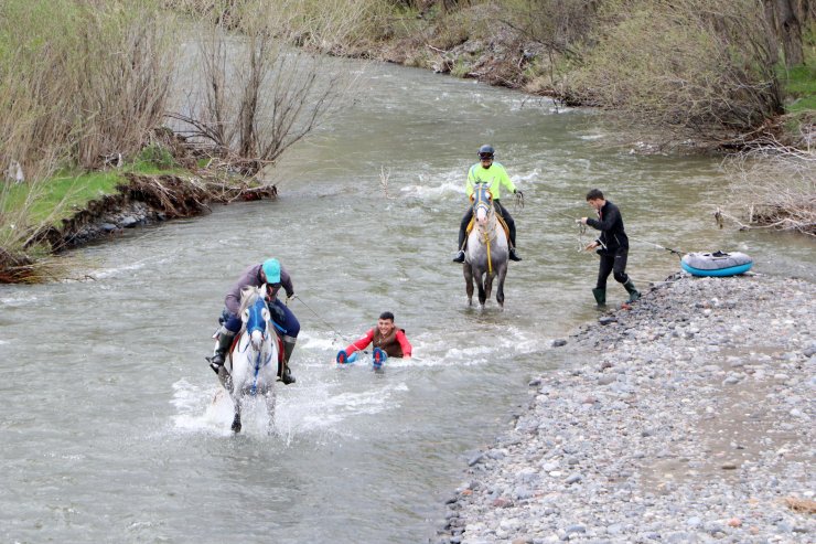 Karasu Nehri'nde 'Atlı banana'