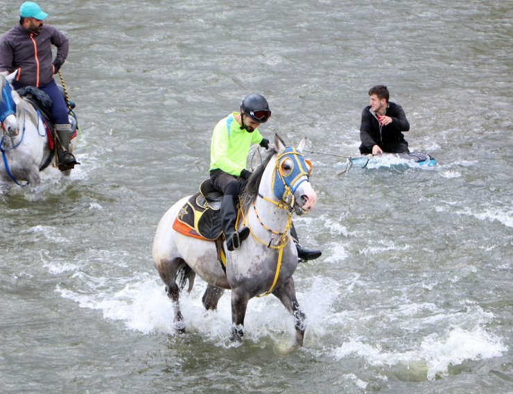 Karasu Nehri'nde 'Atlı banana'