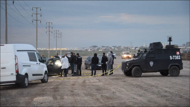 Kayıp genç otomobilde ölü bulundu
