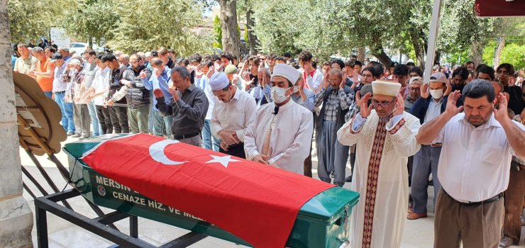 Kazada ölen genç müzisyen toprağa verildi 