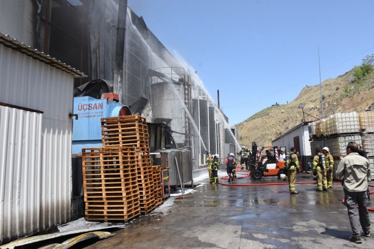 Madeni yağ fabrikasında yangın