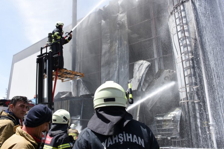 Madeni yağ fabrikasında yangın