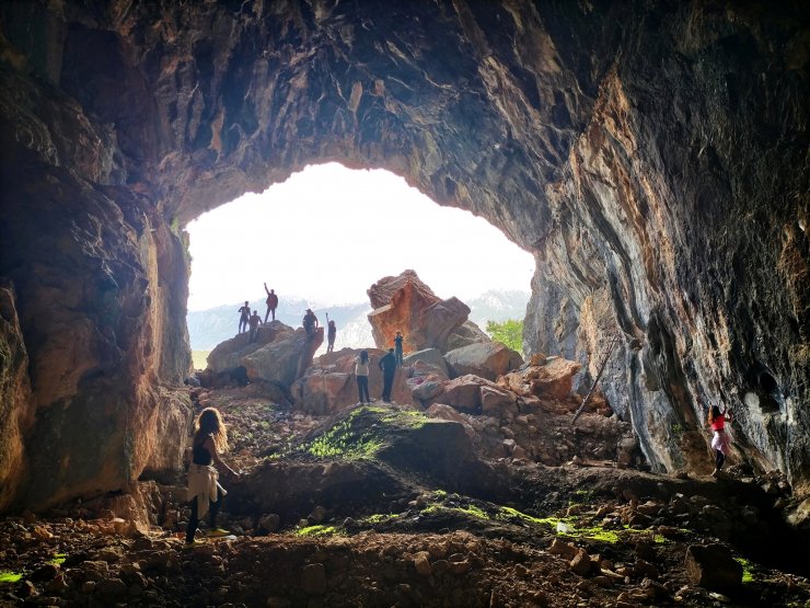 Mağara kilise, kaçak kazılarla talan edildi