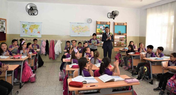 Minik yazarlar kendilerine özgü ilk eserlerini yazdı