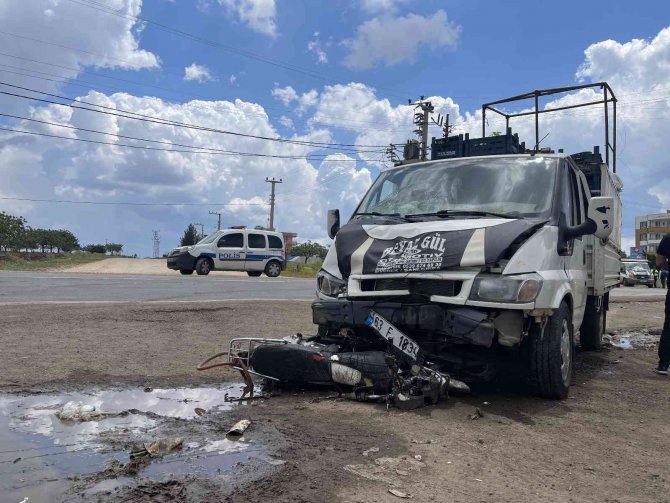 Motosiklet sürücüsü ve arkadaşı ağır yaralandı
