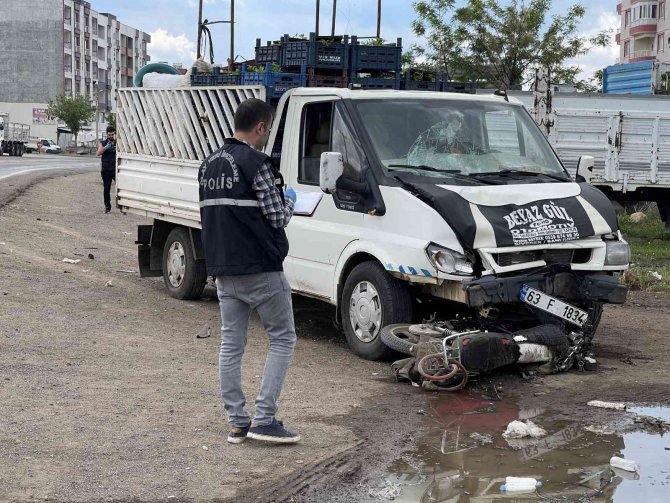 Motosiklet sürücüsü ve arkadaşı ağır yaralandı