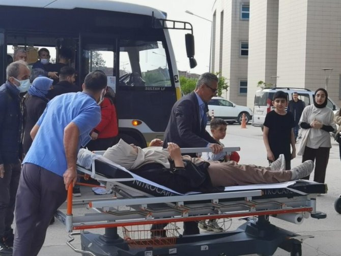 Otobüs şoförü hayat kurtardı, o anlar kameraya böyle yansıdı