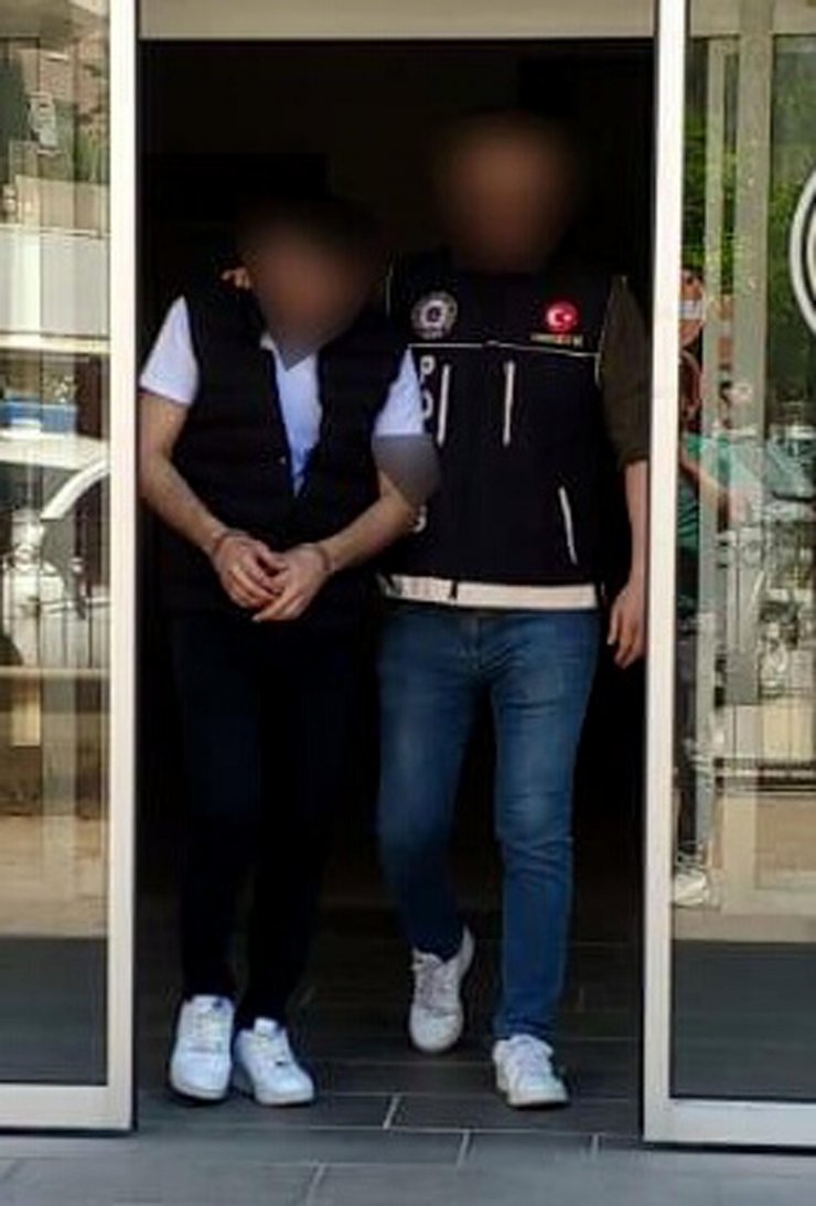 Otomobilinde 1 kilo kokainle yakalanan sürücü tutuklandı