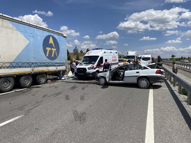 Park halindeki TIR’a çarpan otomobildeki kadın öldü