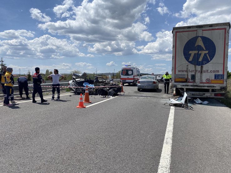 Park halindeki TIR’a çarpan otomobildeki kadın öldü
