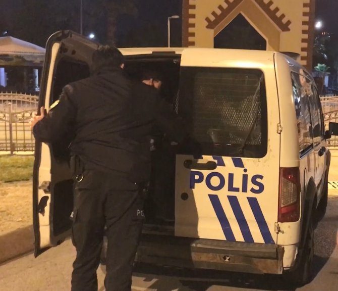 Parkta kavga çıktı, 1 kişi bıçaklandı