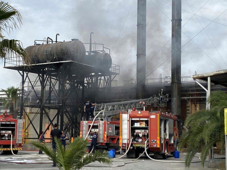 Plastik fabrikasındaki yangın korkuttu