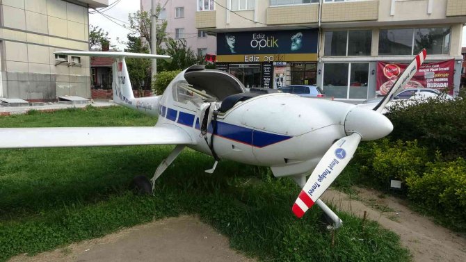 Şehir magandaları uçağı tahrip etti
