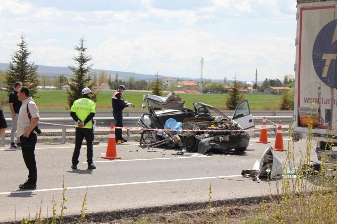 Trafik kazası: 1 ölü, 1 yaralı