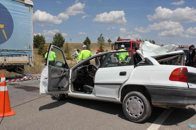Trafik kazası: 1 ölü, 1 yaralı