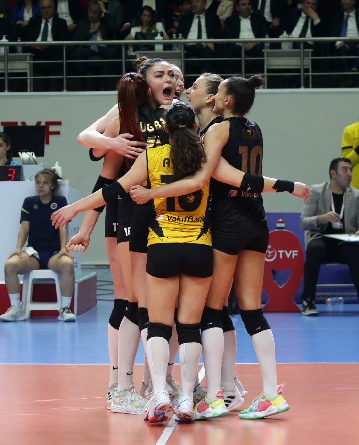 VakıfBank, final serisinde skoru 2-2'ye getirdi