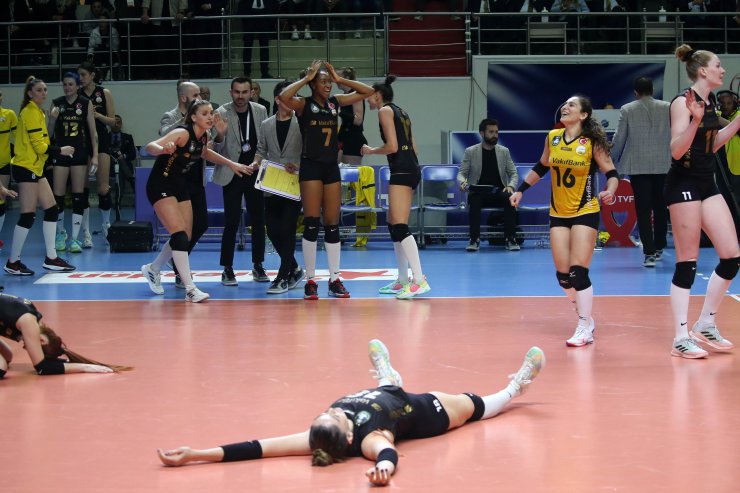 VakıfBank, final serisinde skoru 2-2'ye getirdi