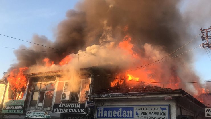 Yangında 15 iş yeri alevlere teslim oldu