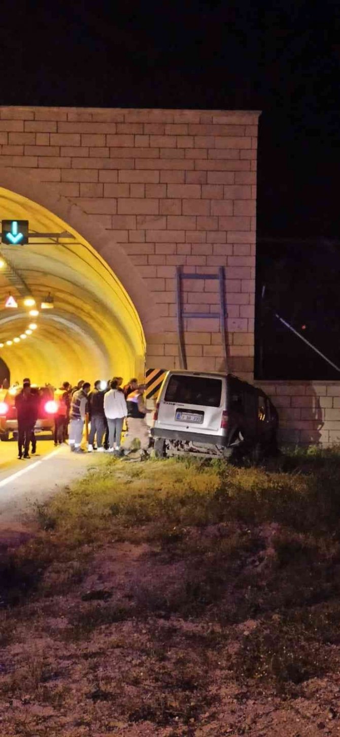 Yodan çıkan araç tünel duvarına çarptı: 1 ölü