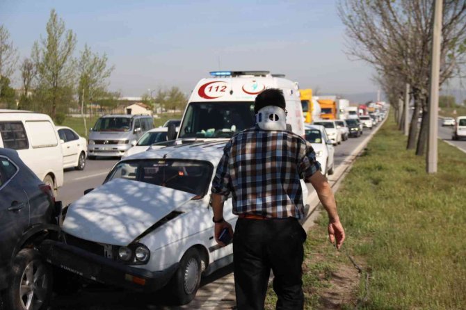 Zincirleme trafik kazası, 2 yaralı