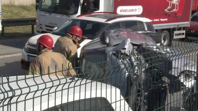 3 araç birbirine girdi: 1 yaralı