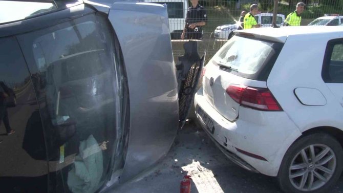 3 araç birbirine girdi: 1 yaralı