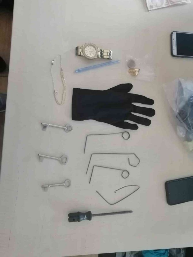 3 hırsızlık şüphelisi yakalandı