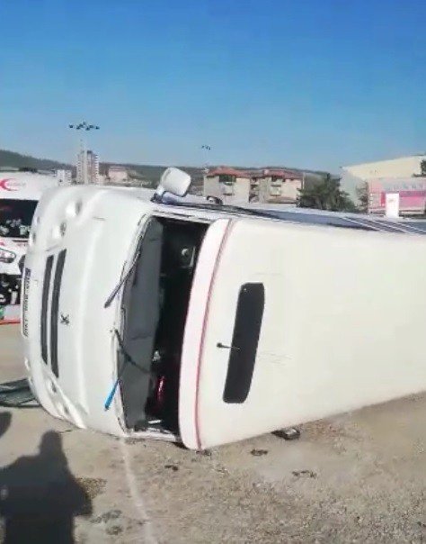 Afyonkarahisar’da trafik kazası, 17 yaralı