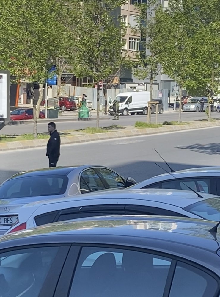 AK Parti Ataşehir İlçe Başkanlığı önündeki şüpheli çanta imha edildi