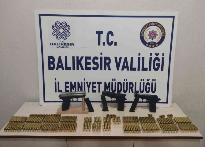Balıkesir’de polis 129 aranan şahsı yakaladı