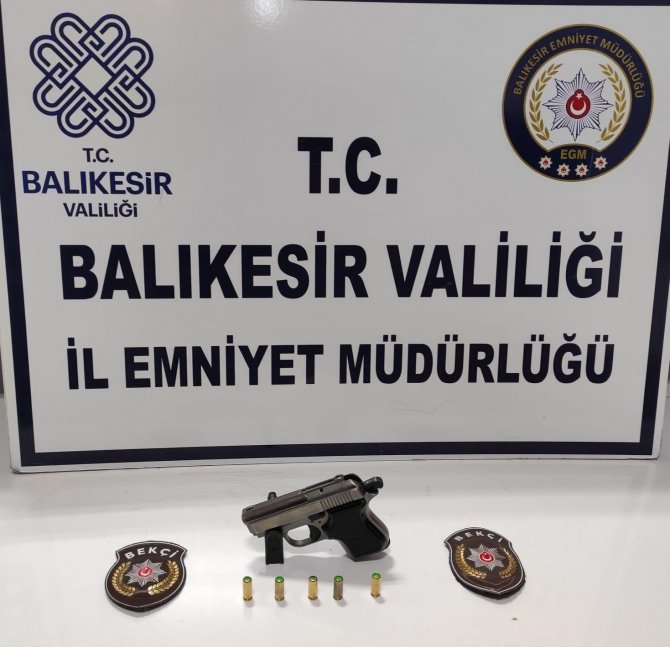 Balıkesir’de polis 129 aranan şahsı yakaladı